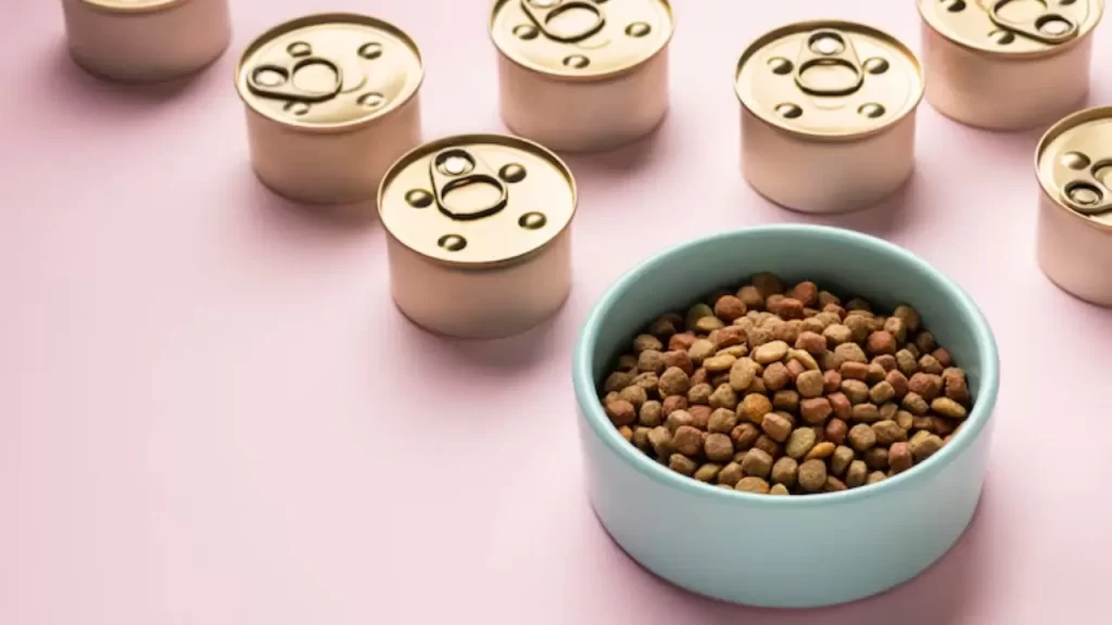 Suplementos vitamínicos, destacando a importância da suplementação na alimentação natural para promover a saúde do pet.